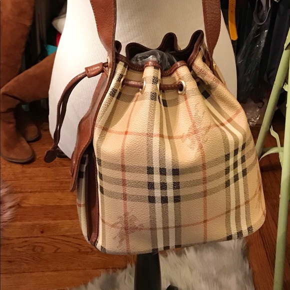 burberry bucket handbags